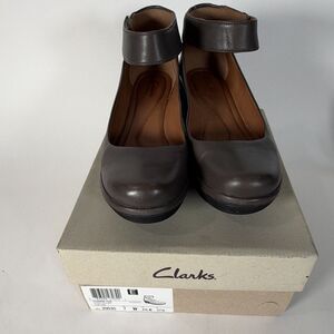 Clarks Clarene Tide Womens 7 W Khaki Leather Mary Jane Wedge Heels Ankle Strap